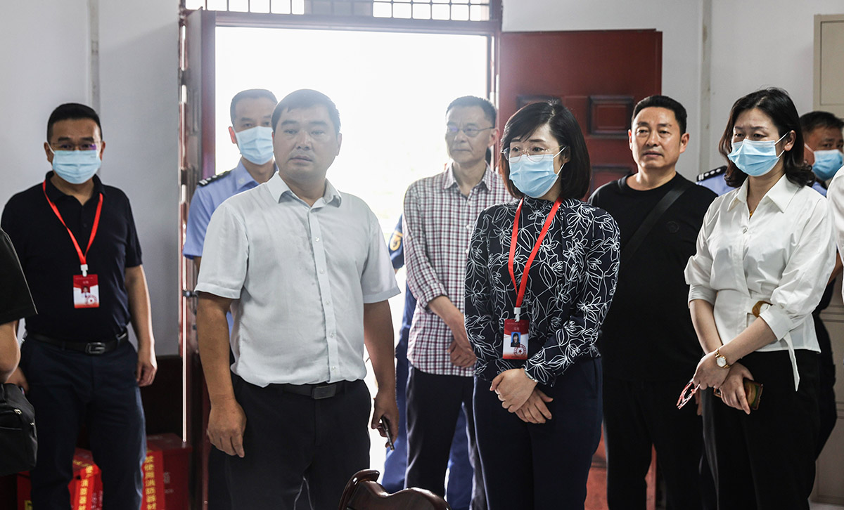 高坪区人民政府区长兰吉春到白塔中学检查考点准备情况