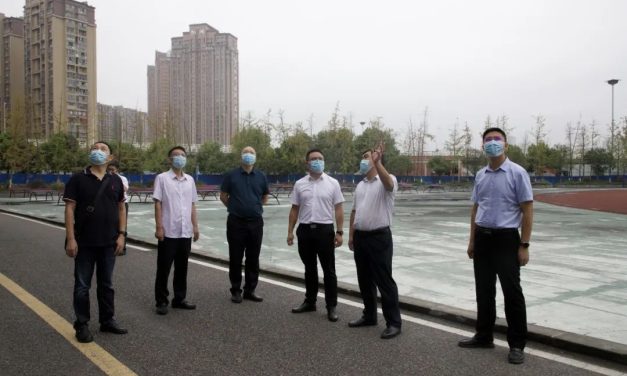 高坪区区委、区政府领导到白塔中学检查开学工作