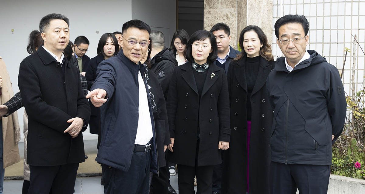 四川省民政厅党组书记、厅长益西达瓦一行到白塔中学调研