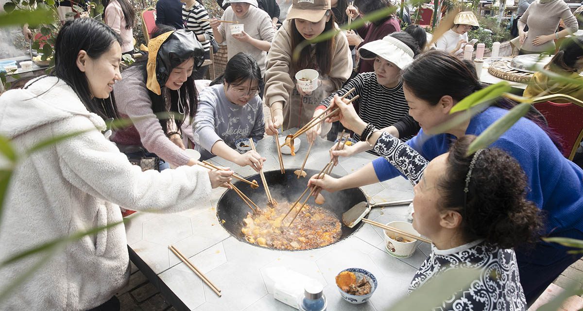 烟火诗意，向美而行 ||南充市白塔中学庆祝“三.八”国际妇女节活动