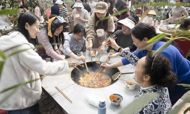 烟火诗意，向美而行 ||南充市白塔中学庆祝“三.八”国际妇女节活动