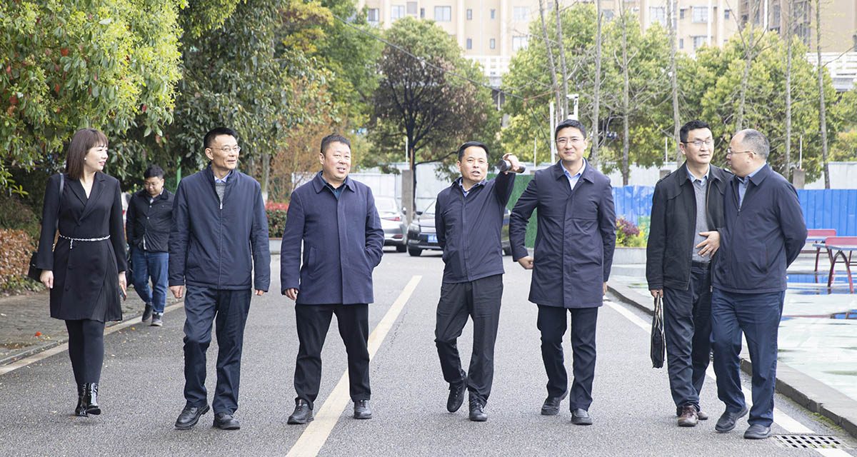 省卫生健康委二级巡视员黄勤一行到白塔中学调研