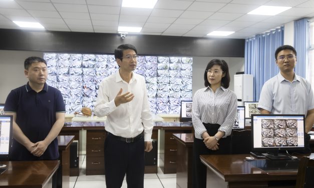 高坪区委书记陈多平、区长兰吉春一行到白塔中学督导高考准备工作