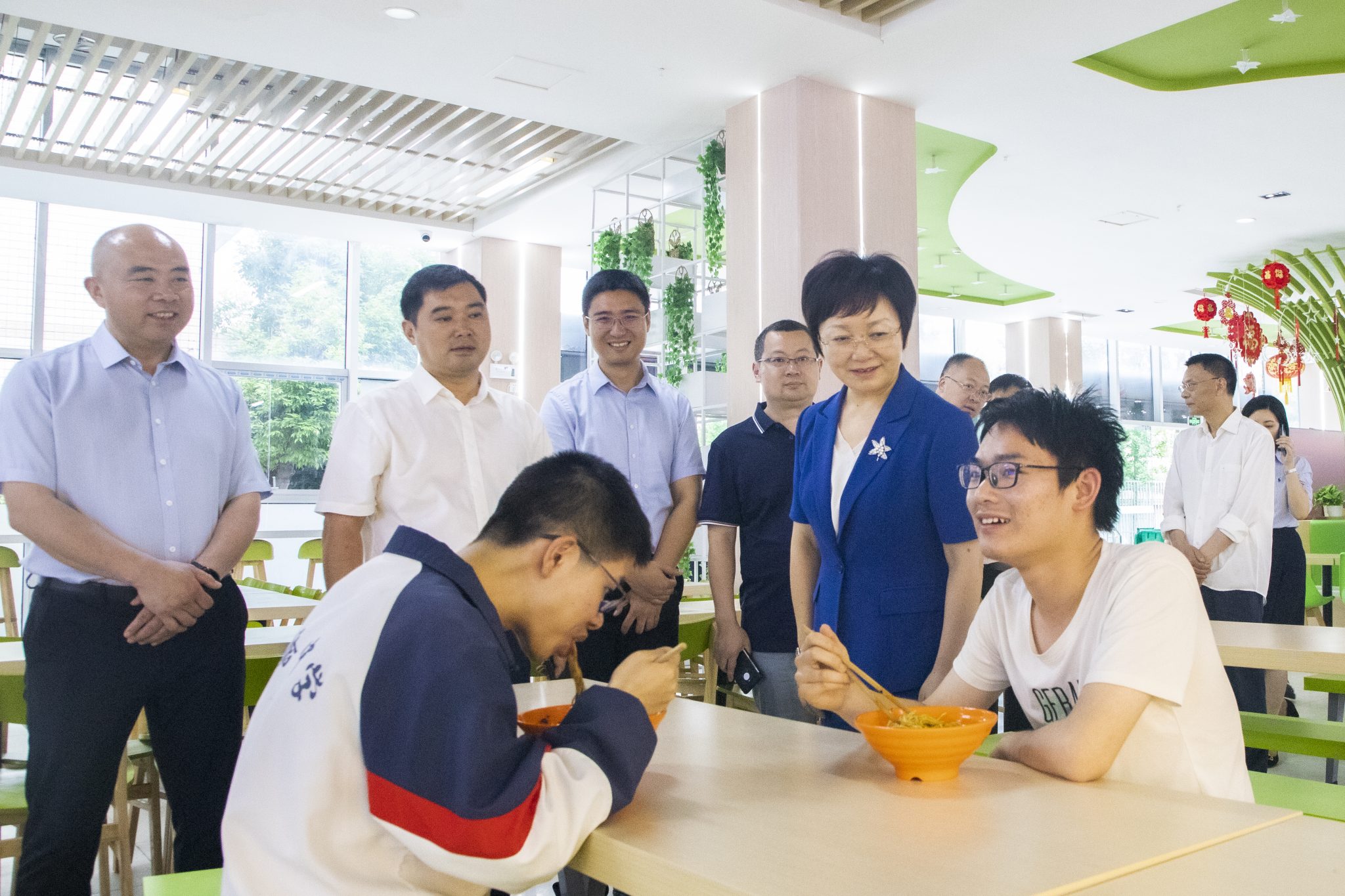 南充市人民政府副市长欧阳梅到白塔中学检查高考备考工作