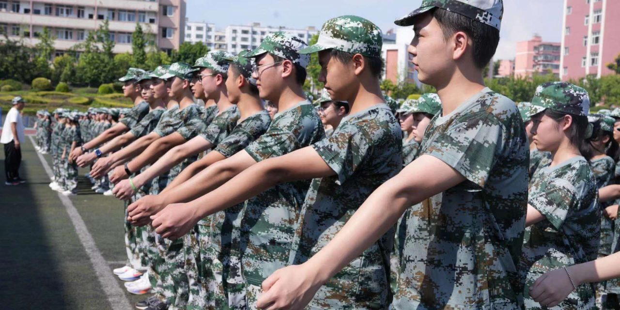 戎装作序展新姿 昂首阔步启新程 ｜｜ 南充市白塔中学举行高2023级新生军训开营仪式