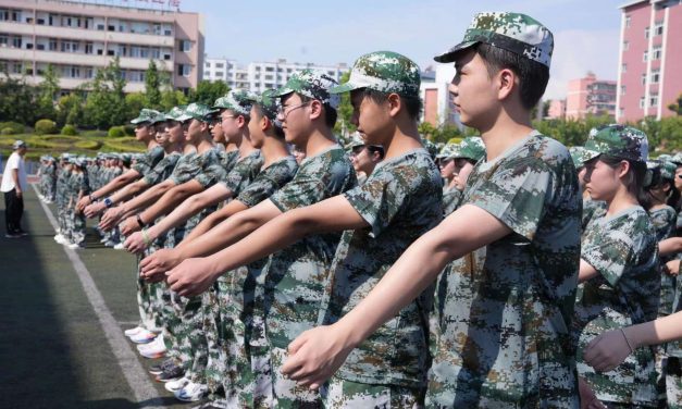 戎装作序展新姿 昂首阔步启新程 ｜｜ 南充市白塔中学举行高2023级新生军训开营仪式