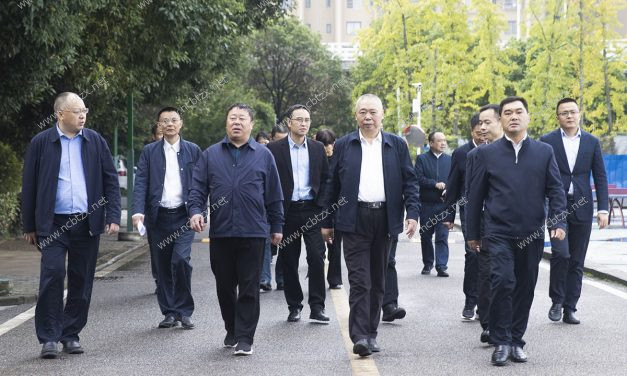 南充市人大赴白塔中学调研