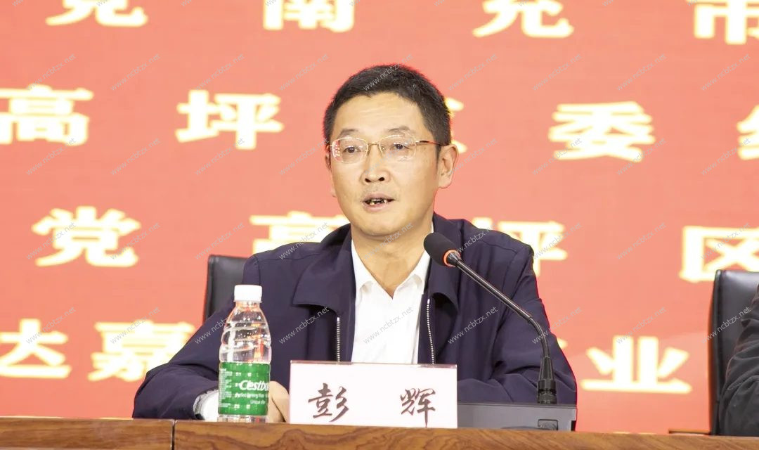 南充市白塔中学初中年级举行先进班集体暨优秀学生表彰大会