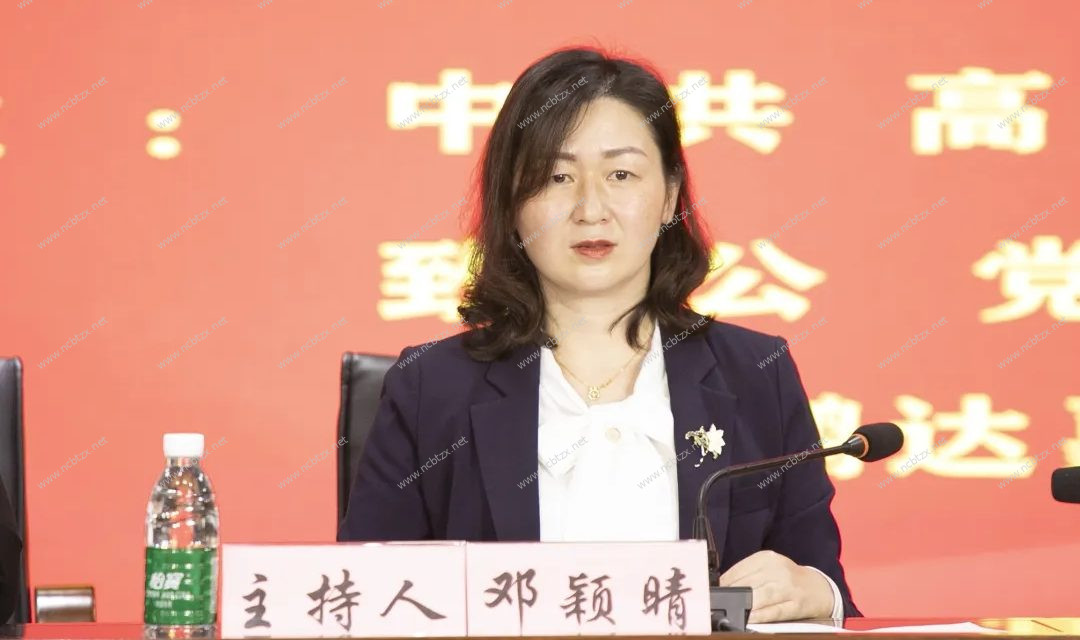 南充市白塔中学初中年级举行先进班集体暨优秀学生表彰大会