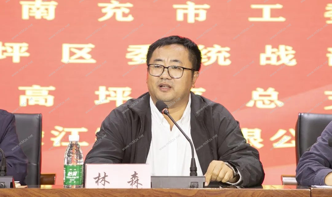 南充市白塔中学初中年级举行先进班集体暨优秀学生表彰大会