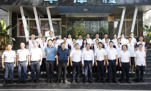 中国科学院院士赵宇亮回访母校