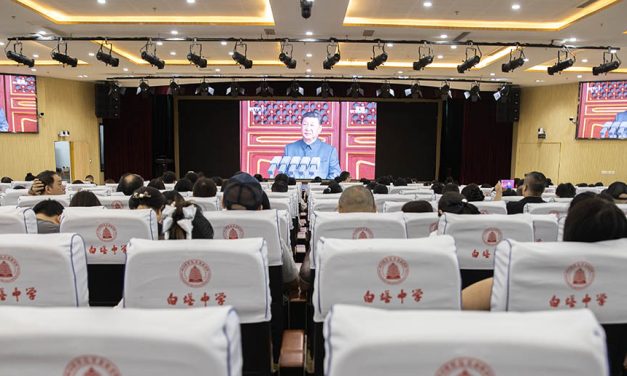 铭记历史 致敬英烈 传承精神 砥砺前行 ——白塔中学全体师生集中观看纪念中国人民抗日战争暨世界反法西斯战争胜利80周年大会