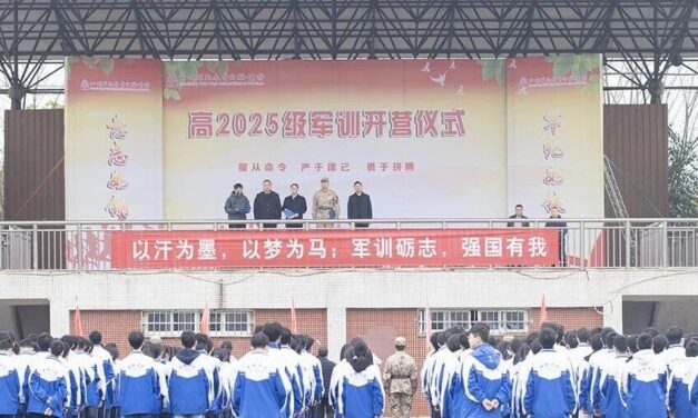 青春正当时 热血铸军魂 ‖南充市白塔中学高2025级综合素质拓展开营仪式隆重举行