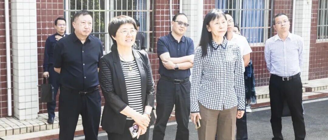 国家心理健康和精神卫生防治中心副主任黄长群一行莅临白塔中学调研心理健康教育工作