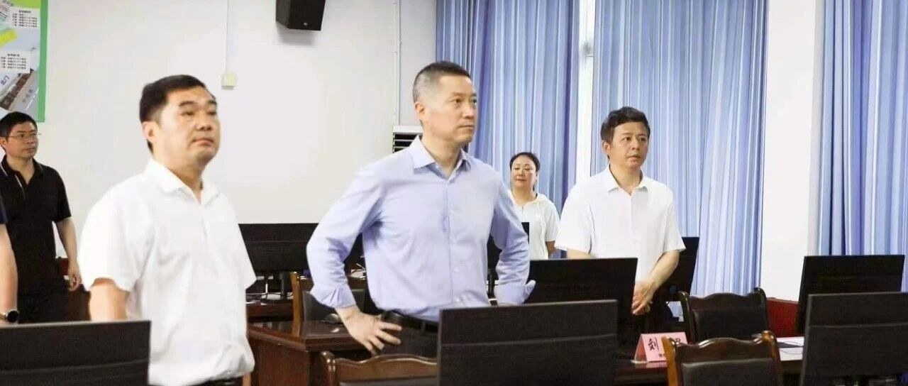 南充市人民政府副市长、市公安局局长岳剑深入南充市白塔中学考点检查高考准备工作